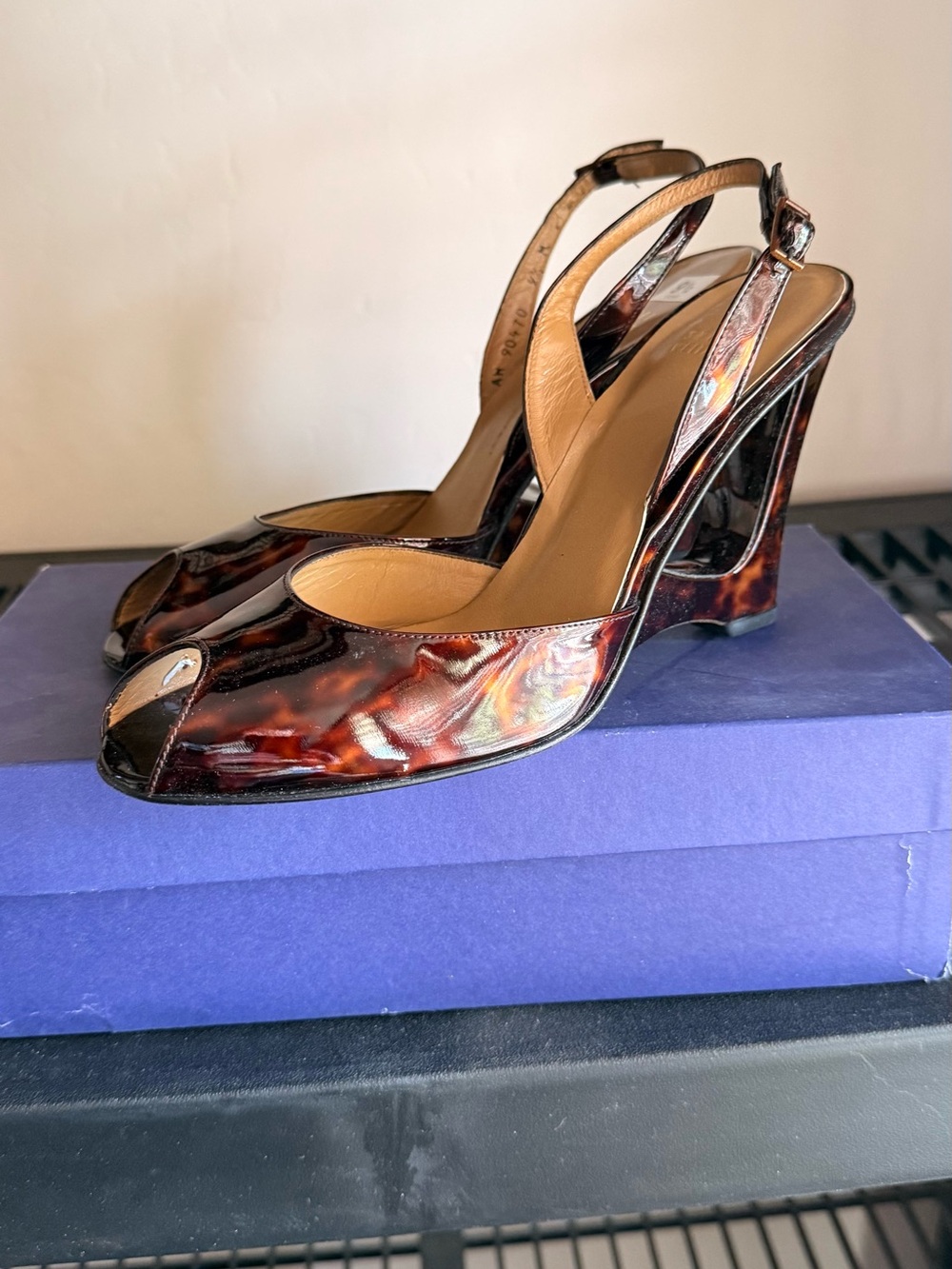 NWT Stuart Weitzman Tortoiseshell Patent Peep-Toe Slingback Heels 9.5 - Picture 6 of 7
